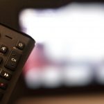 Τηλεοπτικά Δρώμενα: Από την Αθήνα του ’60 στις Νέες Κωμωδίες του Apple TV